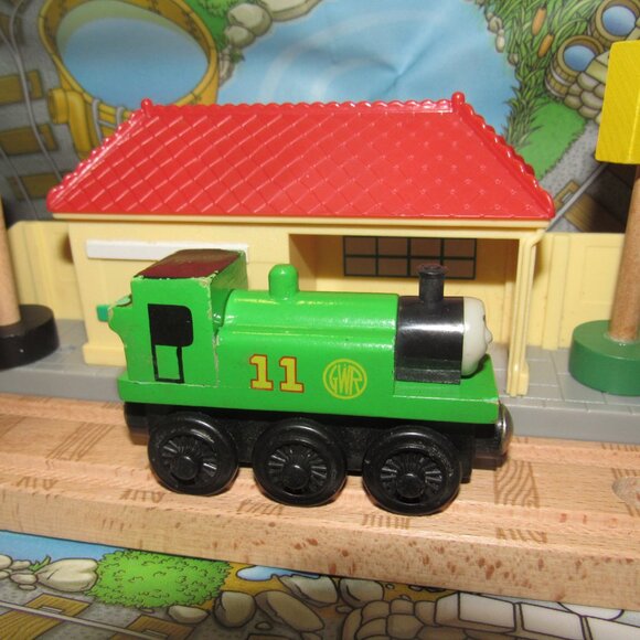 Thomas Wooden Railway Train Engine Track TWR Oliver - Picture 3 of 4